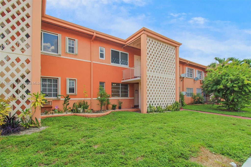 3451 Sw 11th St 8a, Miami