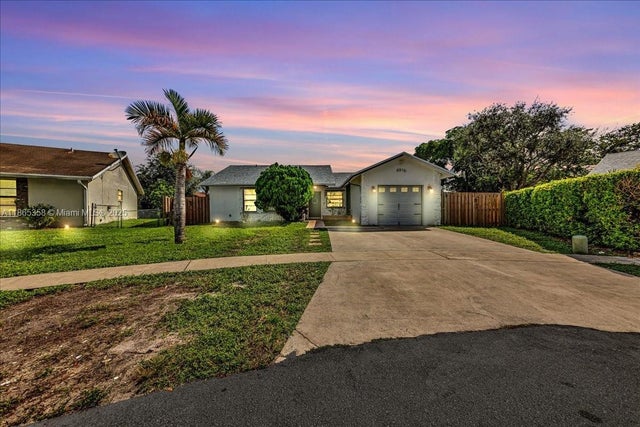 1 of 76 - 4916 Nw 92nd Ave, Sunrise, FL