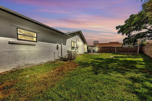2 of 76 - 4916 Nw 92nd Ave, Sunrise, FL