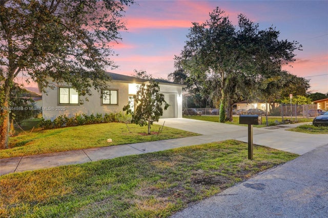 4 of 35 - 871 Nw 27th Ter, Fort Lauderdale, FL