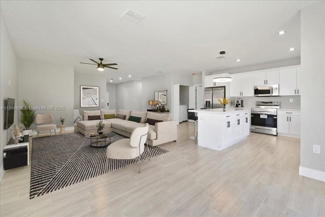 5 of 35 - 871 Nw 27th Ter, Fort Lauderdale, FL
