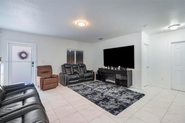 4 of 25 - 2326 Nw 56th St, Miami, FL