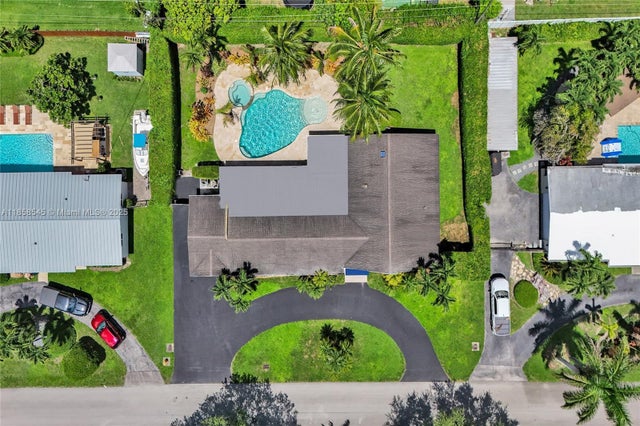 5 of 39 - 7945 Sw 99th St, Miami, FL