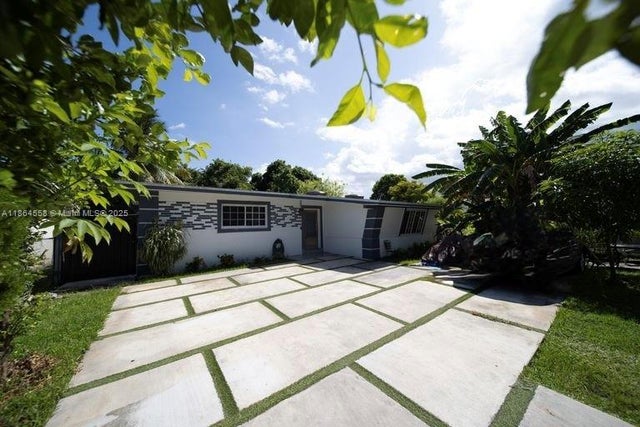 1 of 37 - 520 Ne 175th St, North Miami Beach, FL