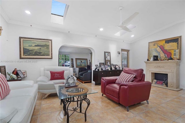 2 of 37 - 520 Ne 175th St, North Miami Beach, FL