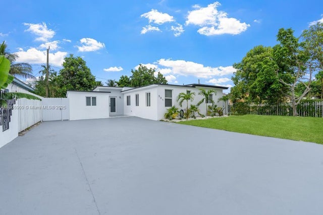 2 of 33 - 301 Nw 108th St, Miami, FL