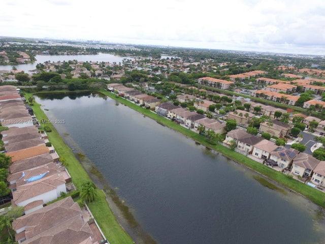 4 of 29 - 11662 Nw 69th Ter, Doral, FL