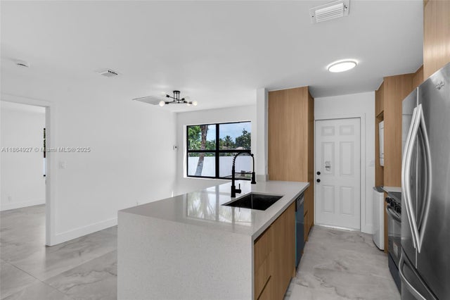 5 of 37 - 4100 Sw 20th St, Hollywood, FL