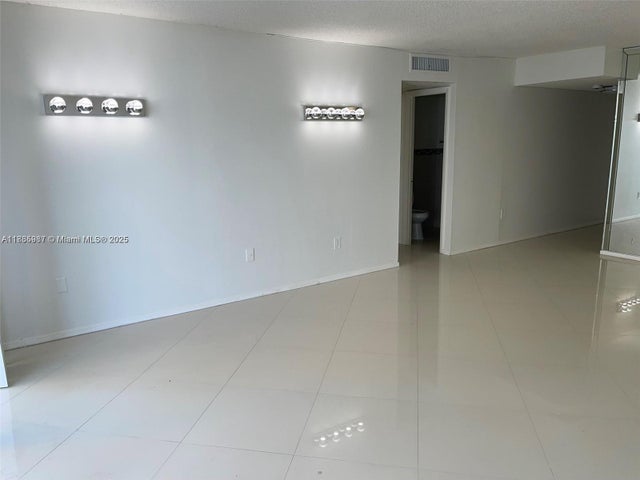 5 of 27 - 5838 Collins Ave 3d, Miami Beach, FL