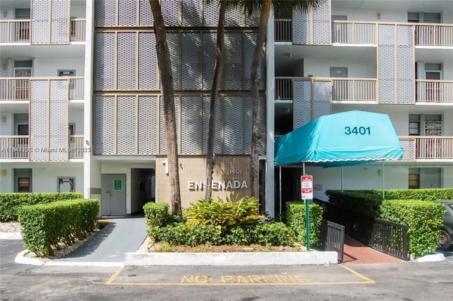 1 of 10 - 3401 N Country Club Dr 706, Aventura, FL
