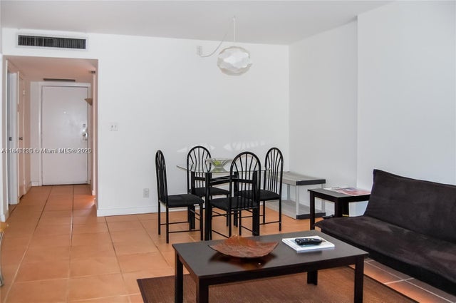 5 of 10 - 3401 N Country Club Dr 706, Aventura, FL