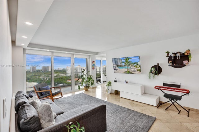 1 of 30 - 19707 Turnberry Way 17l, Aventura, FL
