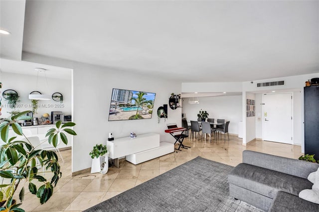 3 of 30 - 19707 Turnberry Way 17l, Aventura, FL