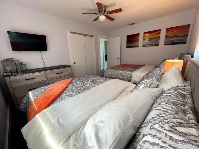 2 of 32 - 513 W Evanston Cir, Fort Lauderdale, FL