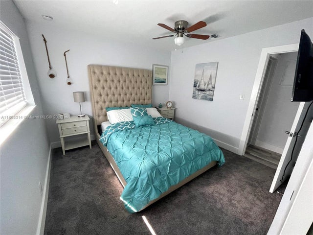 3 of 32 - 513 W Evanston Cir, Fort Lauderdale, FL