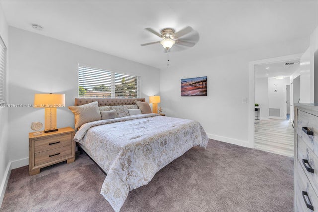 5 of 32 - 513 W Evanston Cir, Fort Lauderdale, FL
