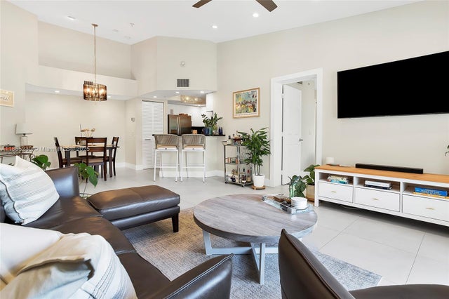 3 of 53 - 2009 Se 10th Ave 322, Fort Lauderdale, FL