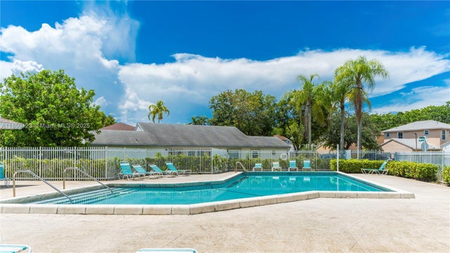 3 of 30 - 301 Nw 207th Ave, Pembroke Pines, FL