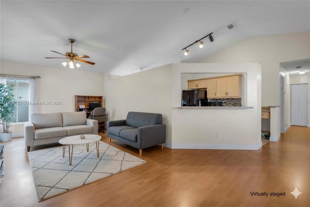 5 of 30 - 301 Nw 207th Ave, Pembroke Pines, FL