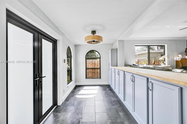 2630 Mckinley St, Hollywood