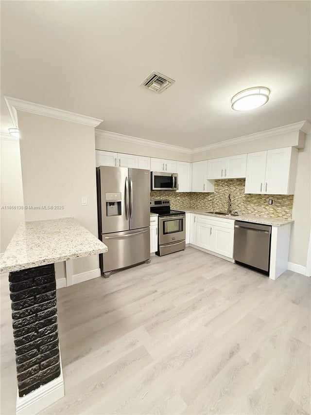 5 of 16 - 2879 Nw 10th Ct, Fort Lauderdale, FL