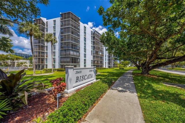 1 of 22 - 20500 W Country Club Dr 614, Aventura, FL