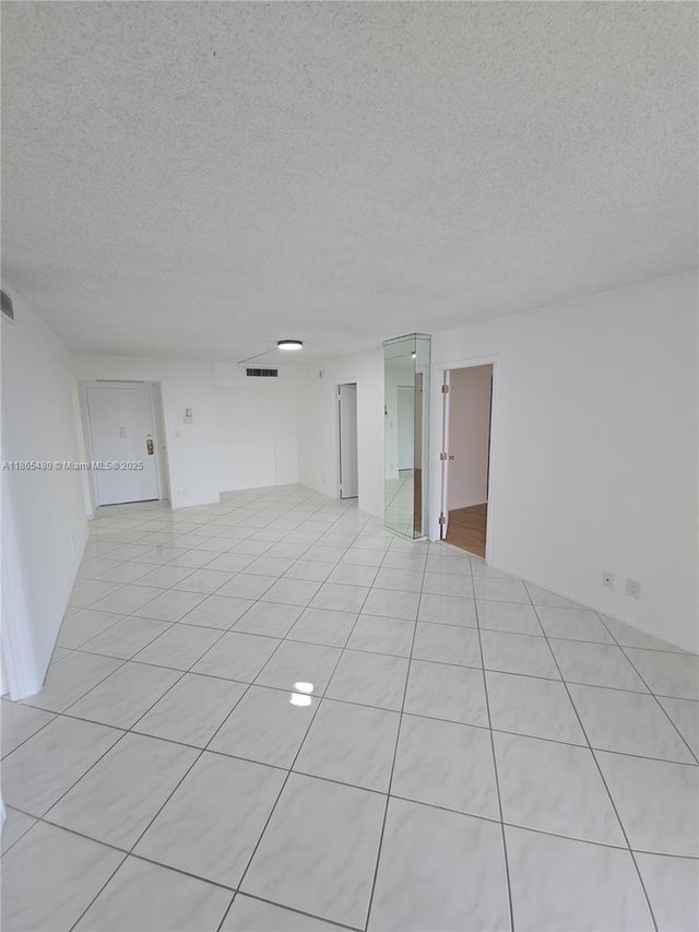 2 of 22 - 20500 W Country Club Dr 614, Aventura, FL