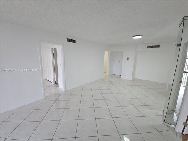 3 of 22 - 20500 W Country Club Dr 614, Aventura, FL
