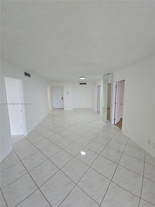5 of 22 - 20500 W Country Club Dr 614, Aventura, FL