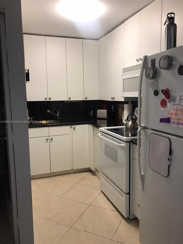 2 of 13 - 401 Ocean Dr 909, Miami Beach, FL
