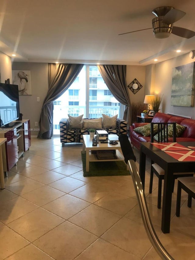 3 of 13 - 401 Ocean Dr 909, Miami Beach, FL