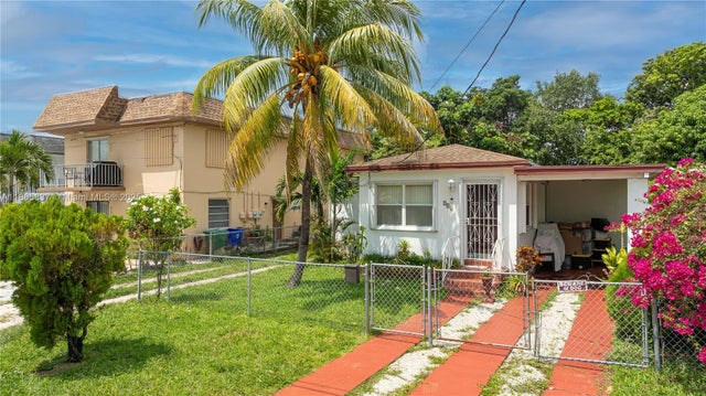 2 of 43 - 926 Nw 24th Ct, Miami, FL
