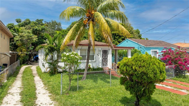 3 of 43 - 926 Nw 24th Ct, Miami, FL