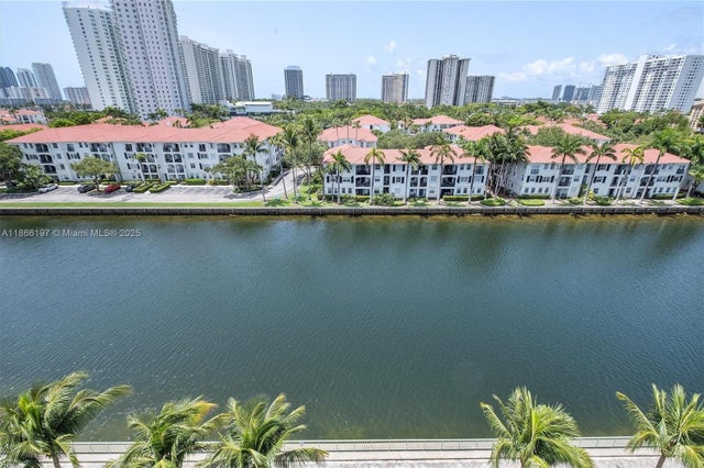 3 of 37 - 3030 Ne 188th St 609, Aventura, FL