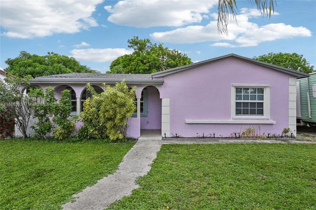 1 of 30 - 417 Nw 2nd St, Boynton Beach, FL