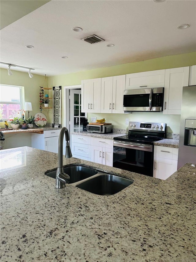 5 of 29 - 3430 Nw 21st Ave, Oakland Park, FL