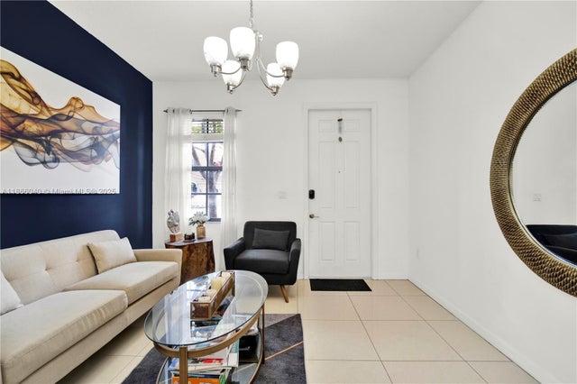 5 of 43 - 805 Ne 191st St, Miami, FL