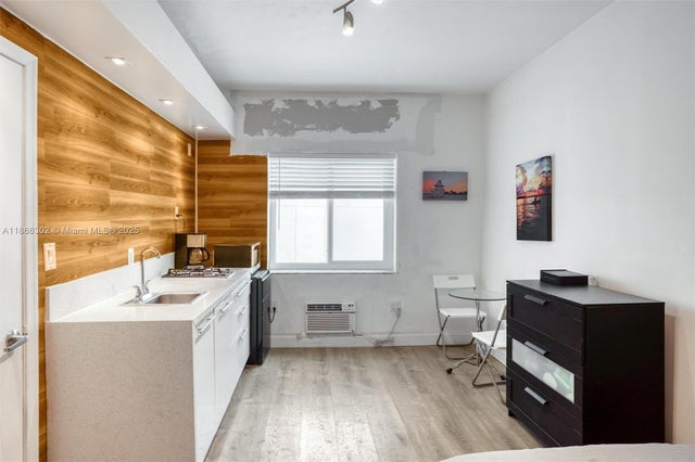3 of 24 - 335 Ocean Dr 111, Miami Beach, FL