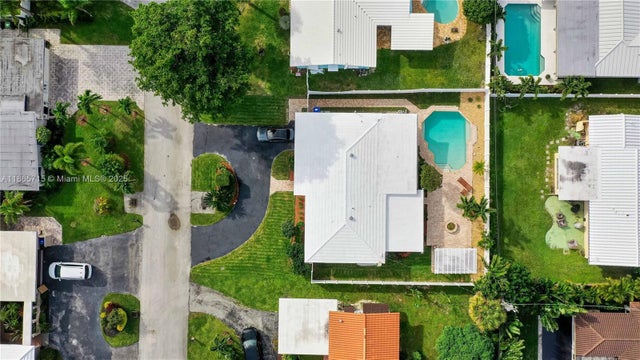 2 of 55 - 1985 Windward Dr, Lauderdale By The Sea, FL