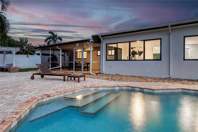 3 of 55 - 1985 Windward Dr, Lauderdale By The Sea, FL