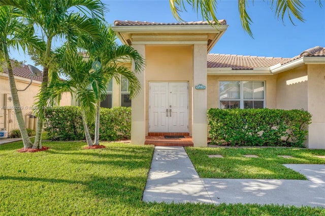 2 of 41 - 14014 N Cypress Cove Cir, Davie, FL