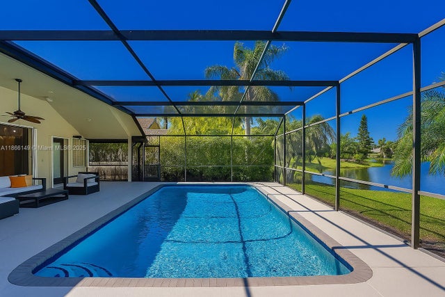 4 of 13 - 1077 Deerwood Ln, Weston, FL