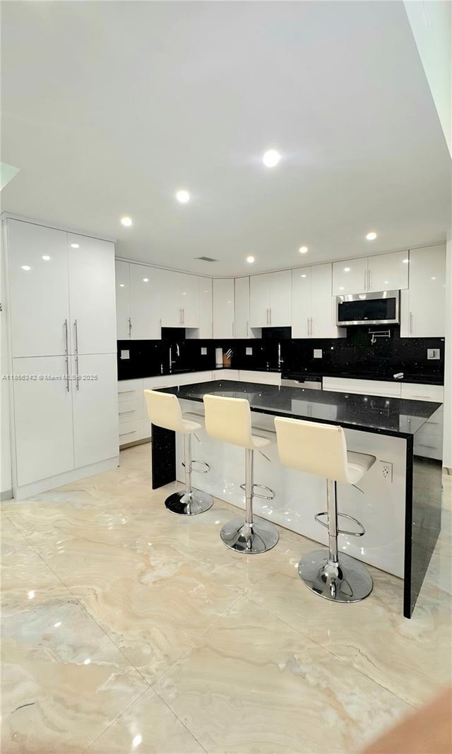 3 of 28 - 620 Briarwood Cir, Hollywood, FL