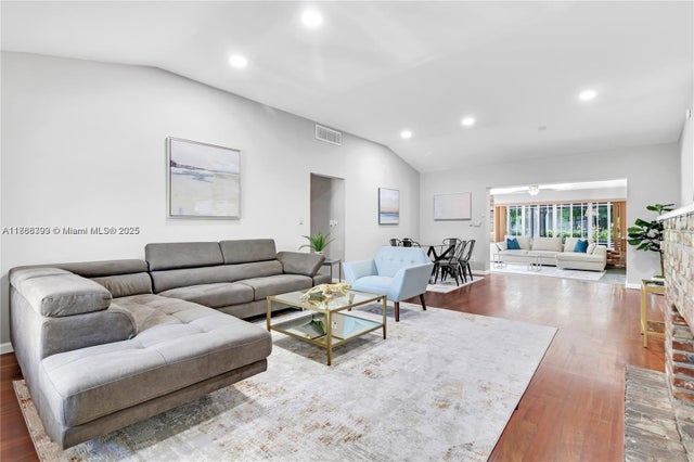 4 of 18 - 460 Nw 88th Ter, El Portal, FL