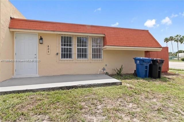 2 of 10 - 805 Nw 13th St, Fort Lauderdale, FL