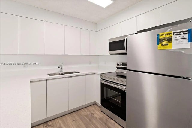 3 of 10 - 805 Nw 13th St, Fort Lauderdale, FL