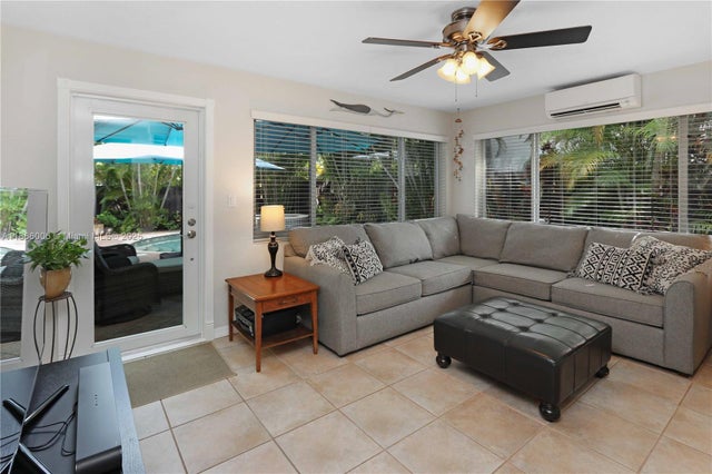 4 of 37 - 1247 Washington St, Hollywood, FL