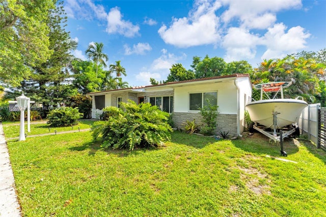 3 of 35 - 3965 Sw 60th Ct, Miami, FL