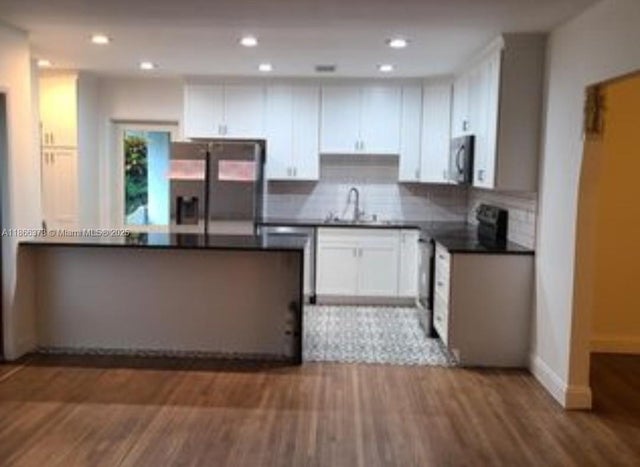 5 of 35 - 3965 Sw 60th Ct, Miami, FL