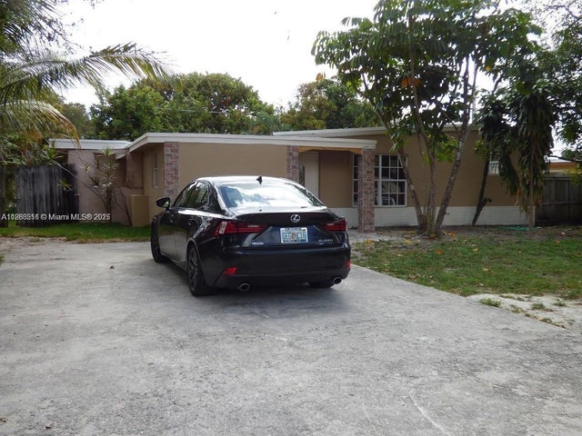 2 of 20 - 2507 N 66th Ave, Hollywood, FL